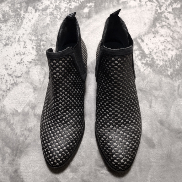 Betabrand Women's Tennis Western Waterproof Pull On Chelsea Boots Size 6.5 - Picture 1 of 6